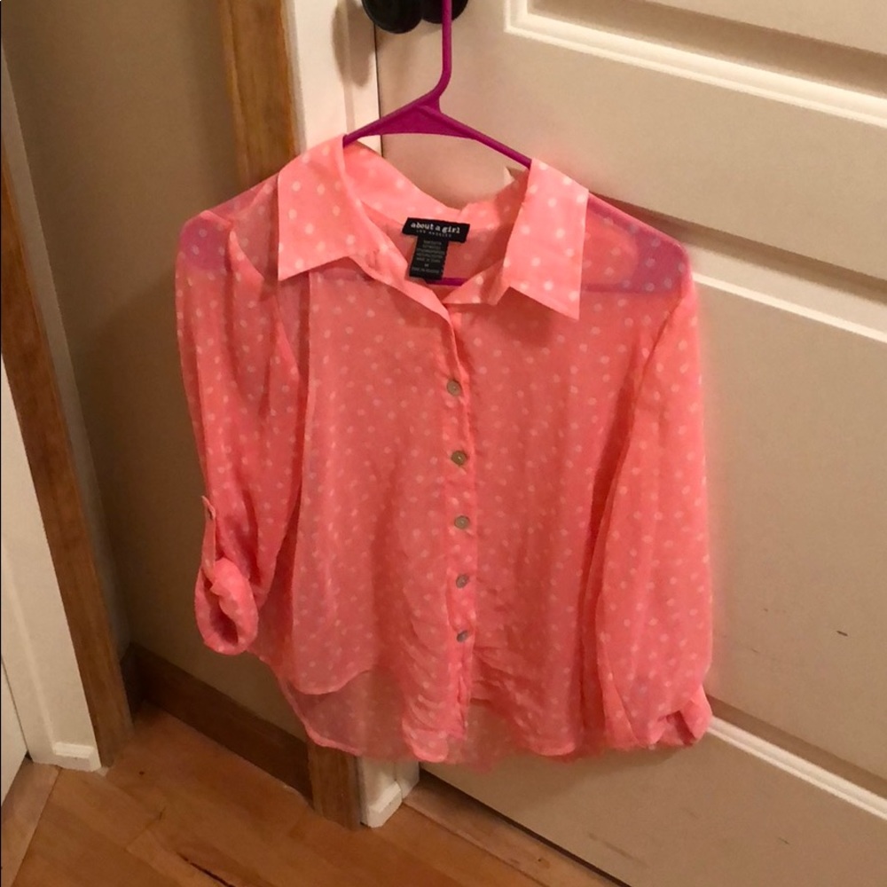 Cute pink and white top!